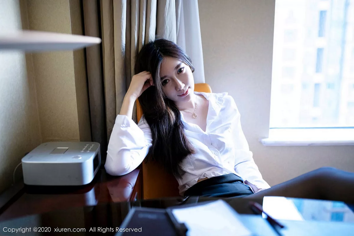 图片[2]-[XiuRen秀人网]第1933期伊思思写真-秀人资源网