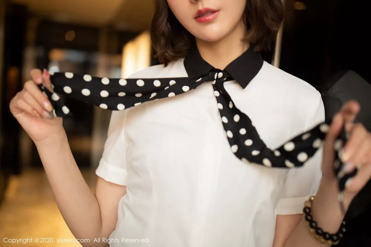 图片[2]-[XiuRen秀人网]第2422期艺轩写真-秀人资源网