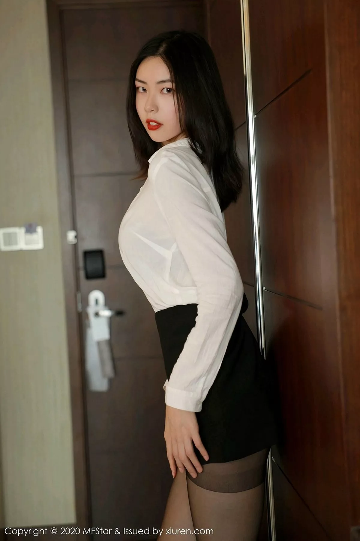 图片[23]-[MFStar模范学院]第371期噜噜妞儿写真-秀人资源网