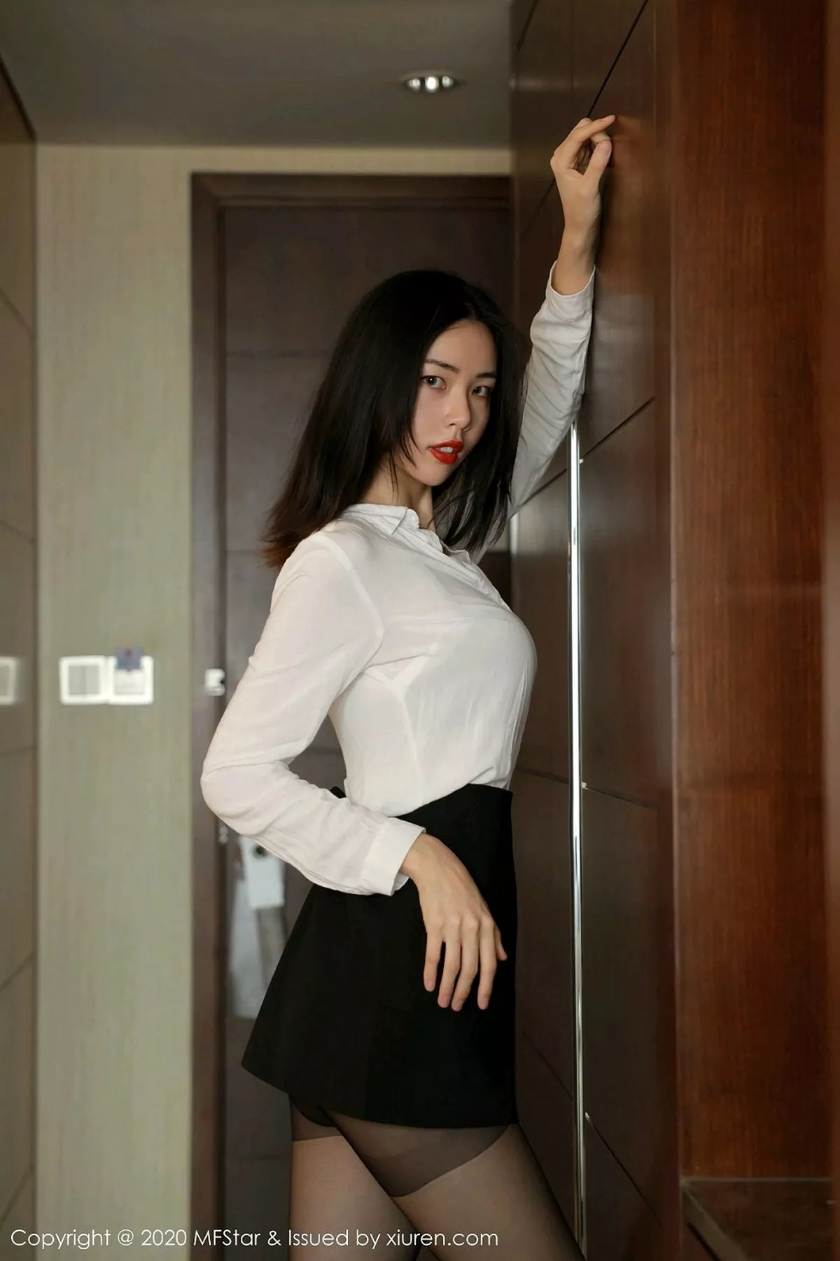 图片[4]-[MFStar模范学院]第371期噜噜妞儿写真-秀人资源网