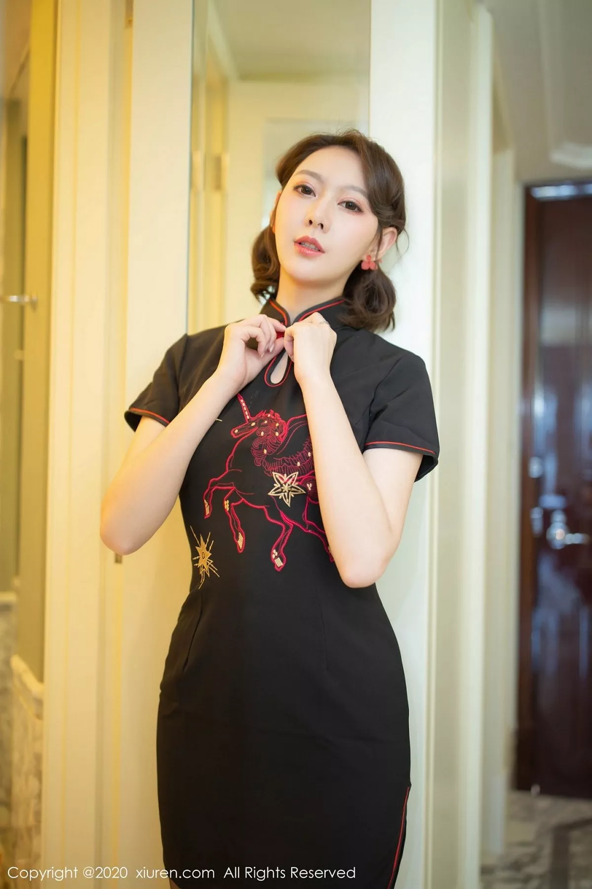 图片[2]-[XiuRen秀人网]第2379期艺轩写真-秀人资源网