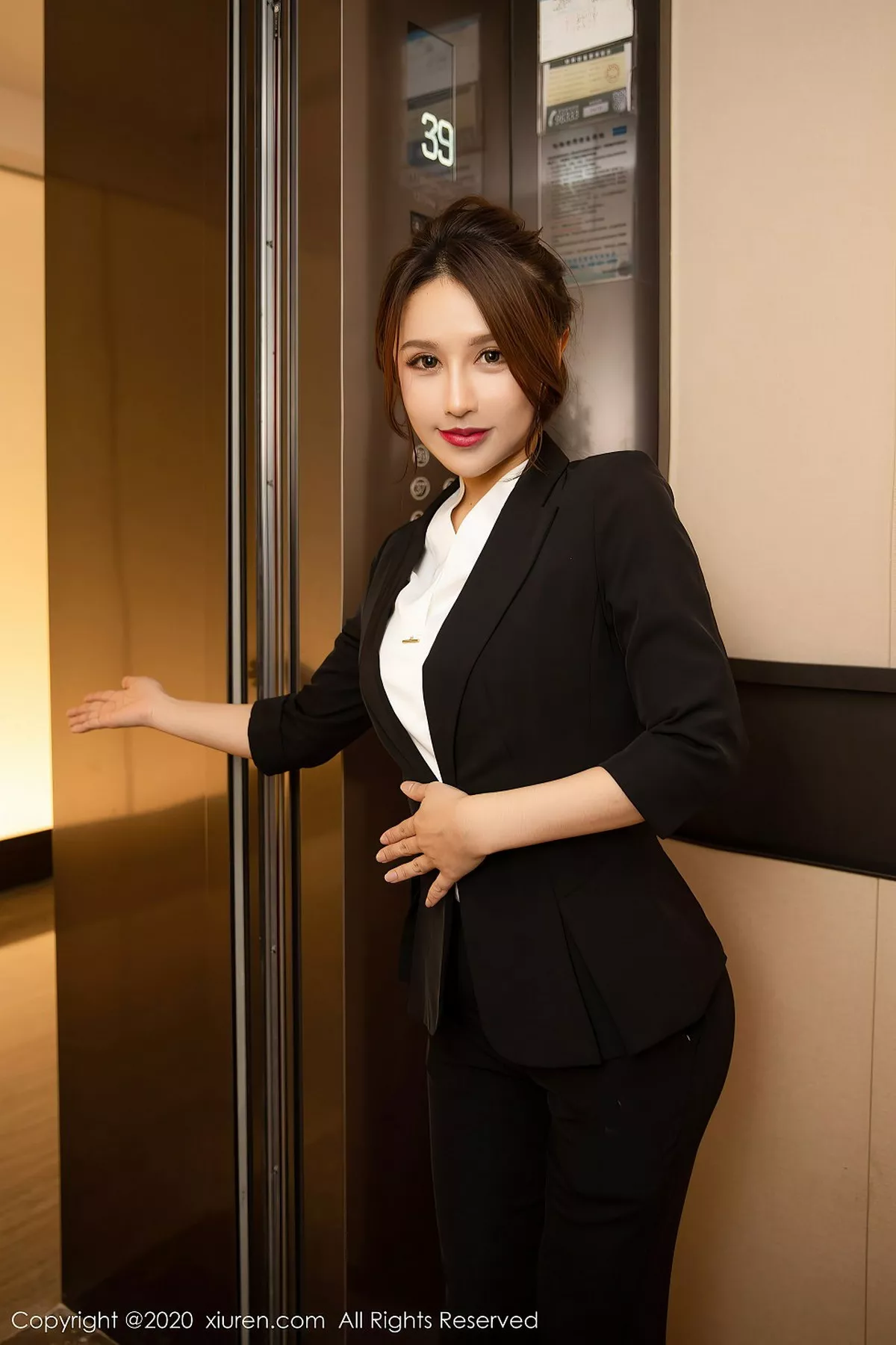 图片[5]-[XiuRen秀人网]第2580期徐安安写真-秀人资源网