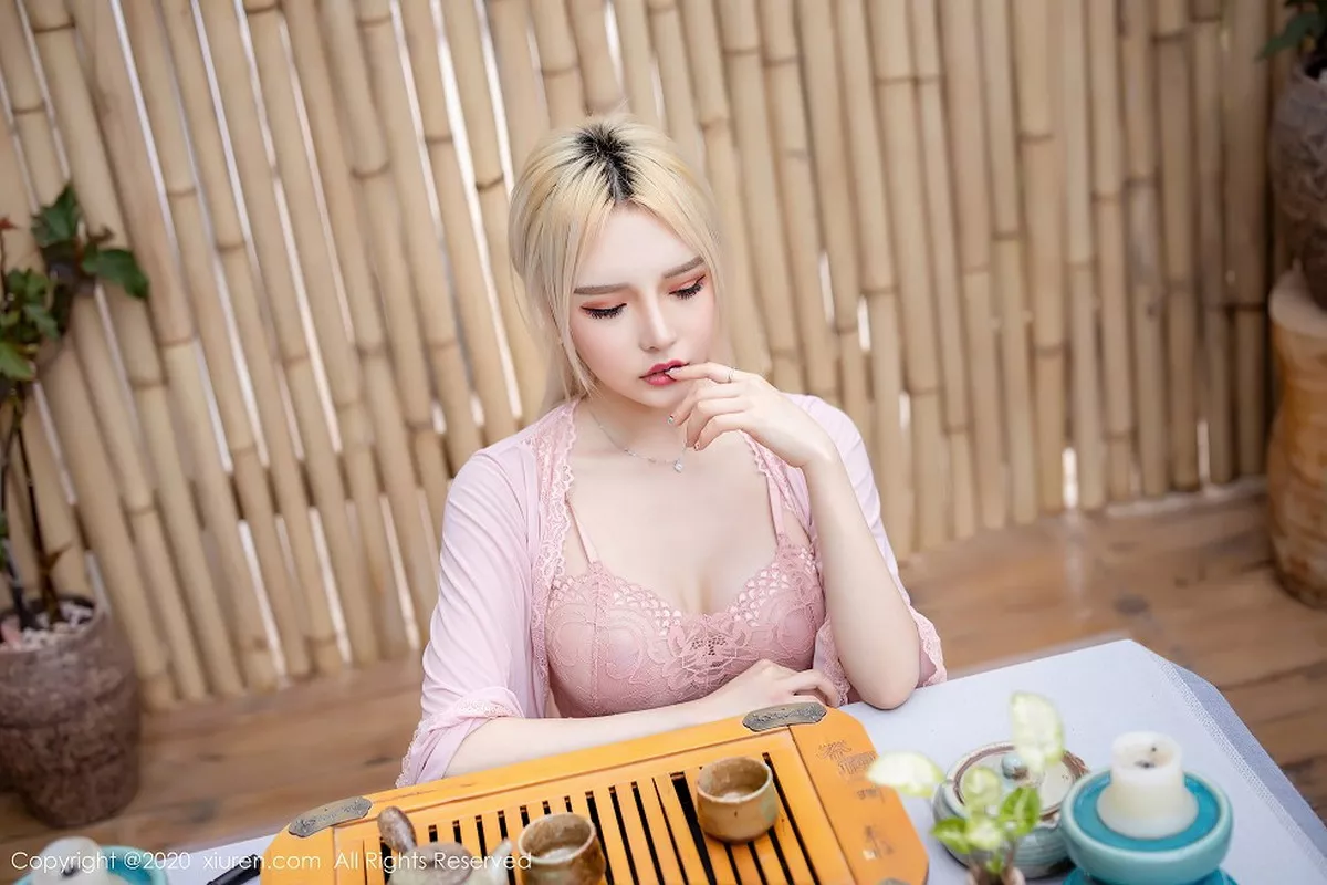 [XiuRen秀人网]第2585期淼淼小姐姐呀写真-秀人资源网