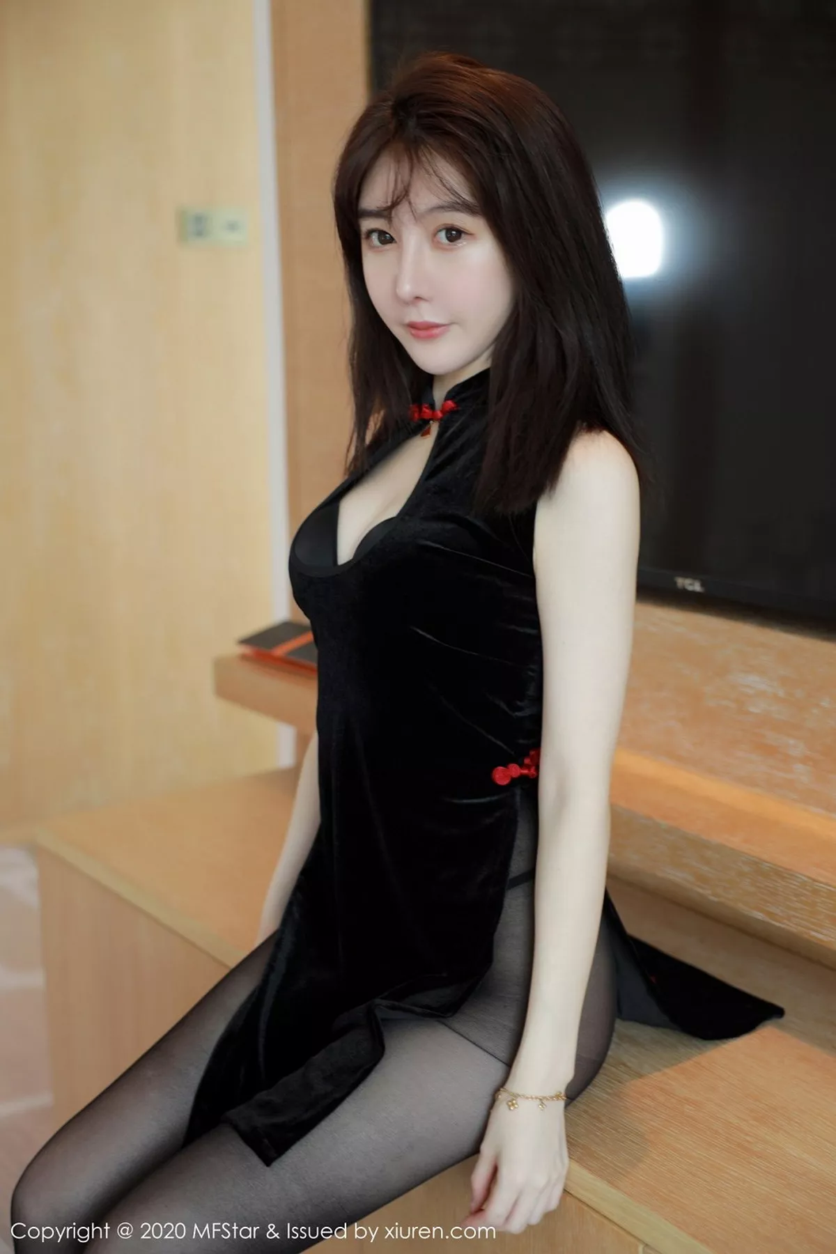 图片[2]-[MFStar模范学院]第402期薛琪琪写真-秀人资源网