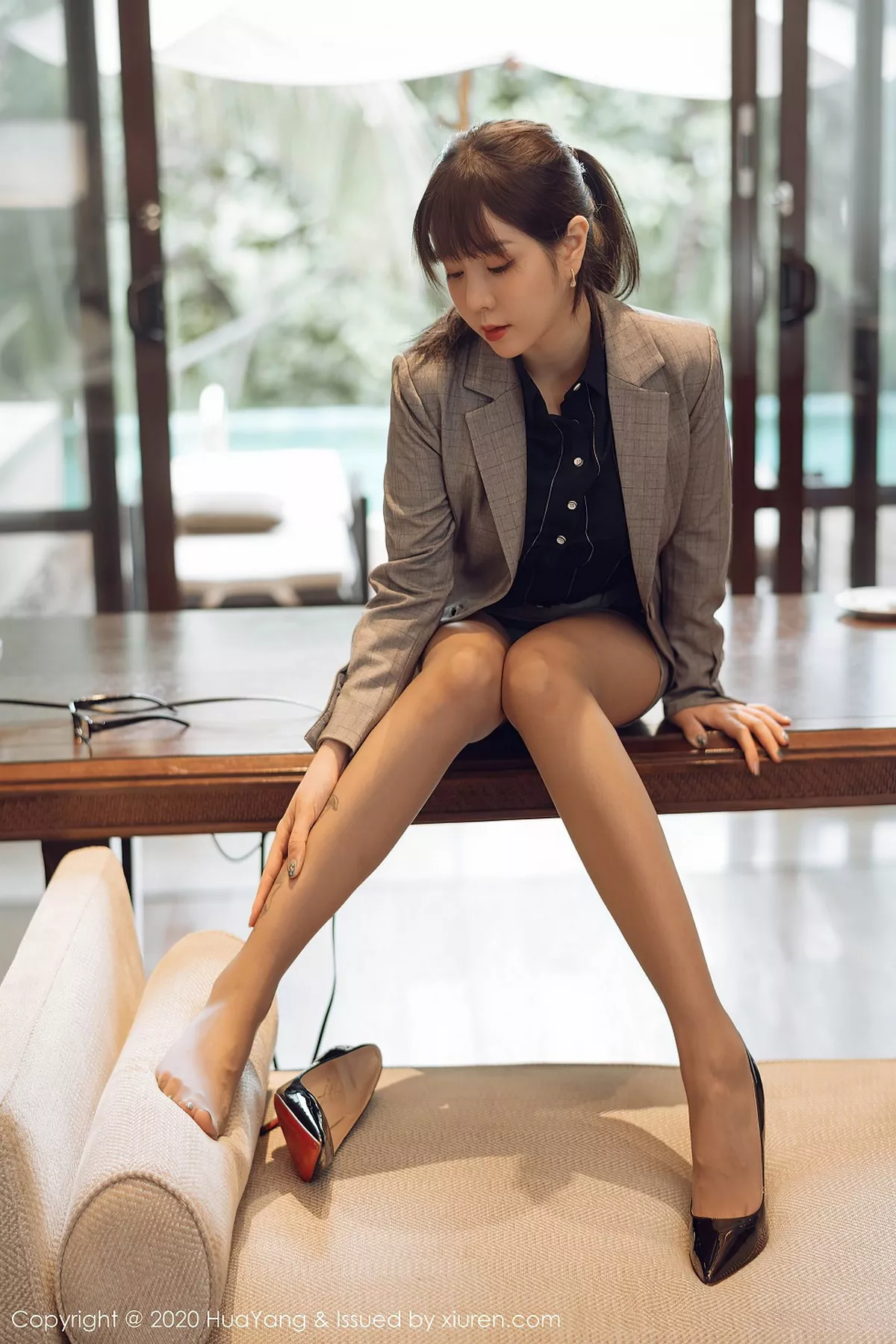 图片[2]-[HuaYang花漾]第300期王雨纯写真-秀人资源网