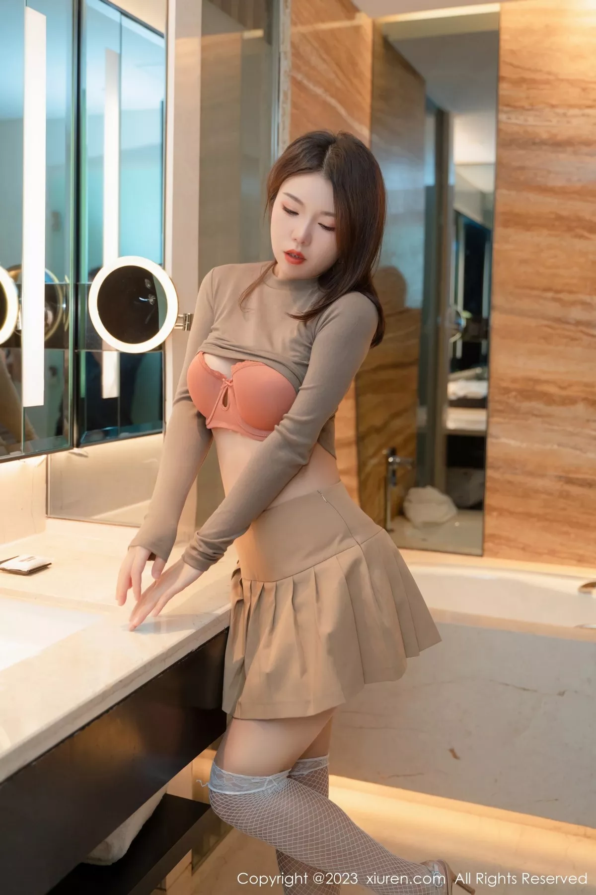 [XiuRen秀人网]第6972期陆萱雅写真-秀人资源网