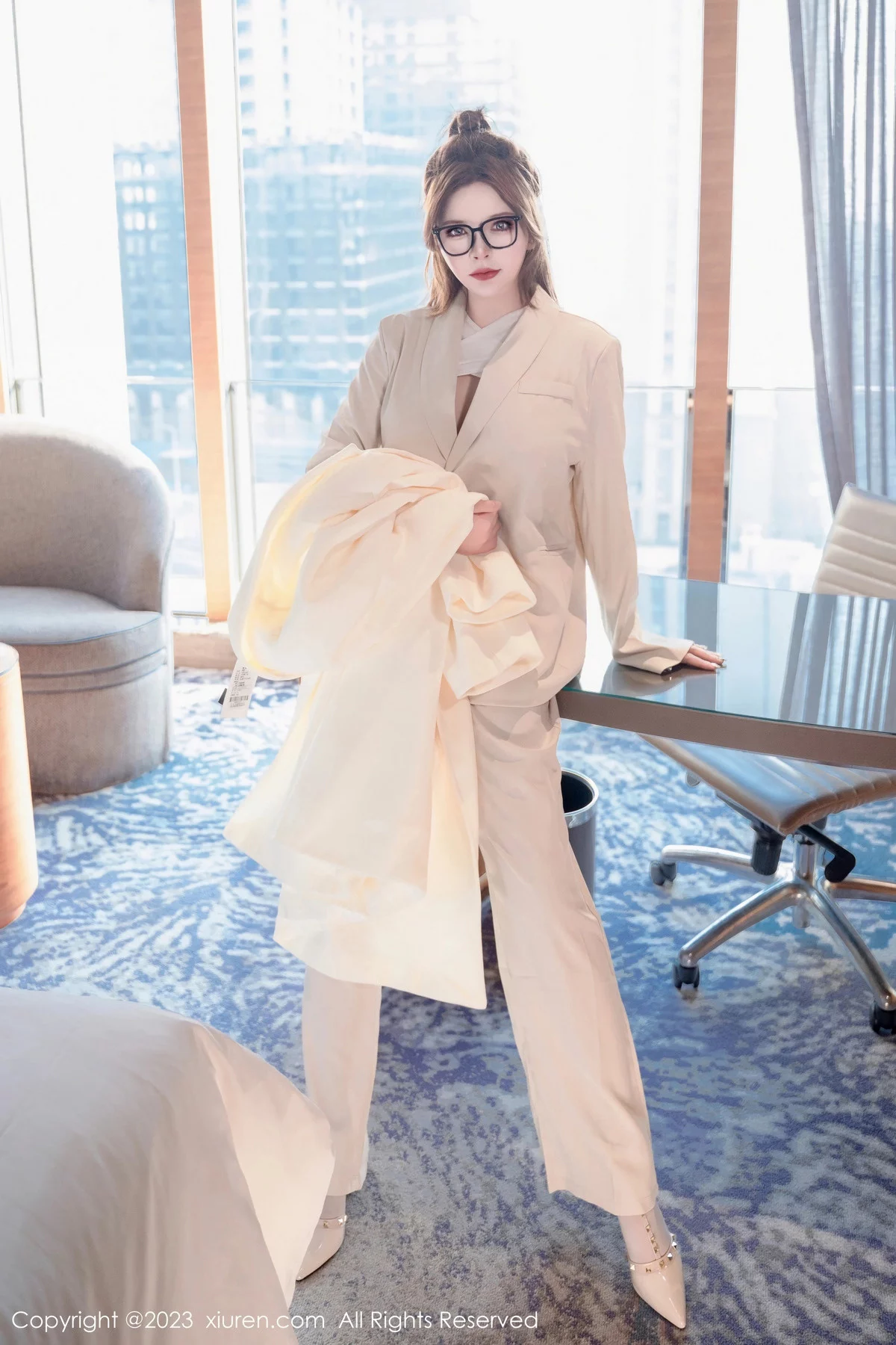 图片[2]-[XiuRen秀人网]第7865期伊丽莎有点白写真-秀人资源网