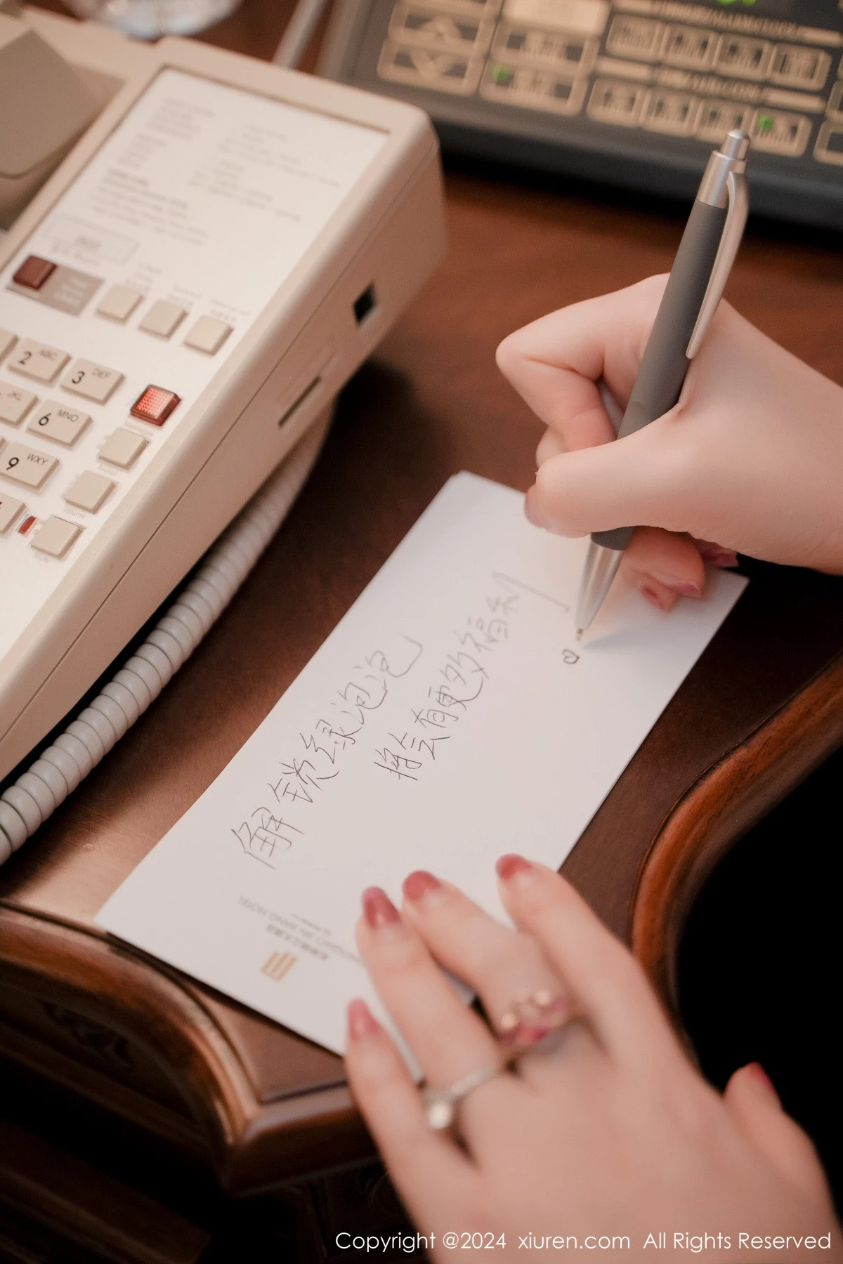 图片[4]-[XiuRen秀人网]第8003期鱼儿写真-秀人资源网