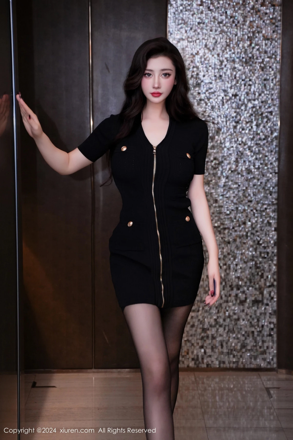 图片[4]-[XiuRen秀人网]第8170期蕾蕾醒了没写真-秀人资源网