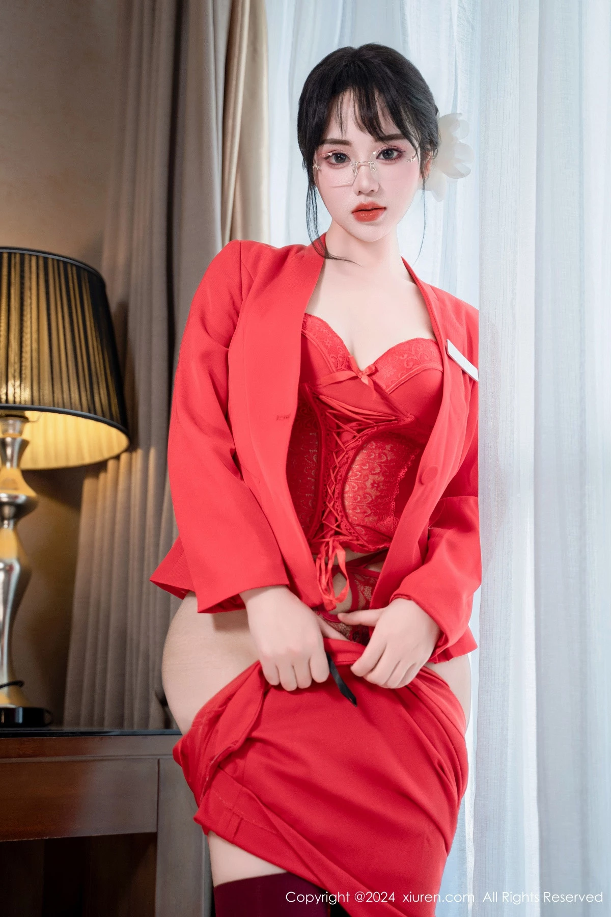 [XiuRen秀人网]第8360期汐汐爱吃草莓写真-秀人资源网