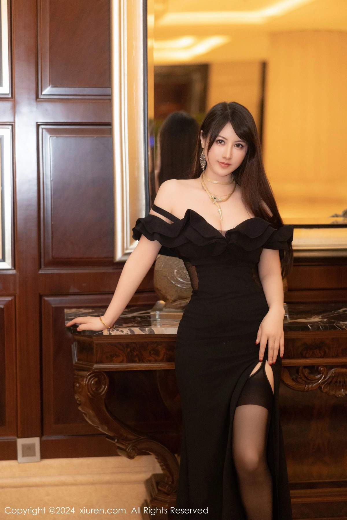 图片[2]-[XiuRen秀人网]第8397期诗诗写真-秀人资源网