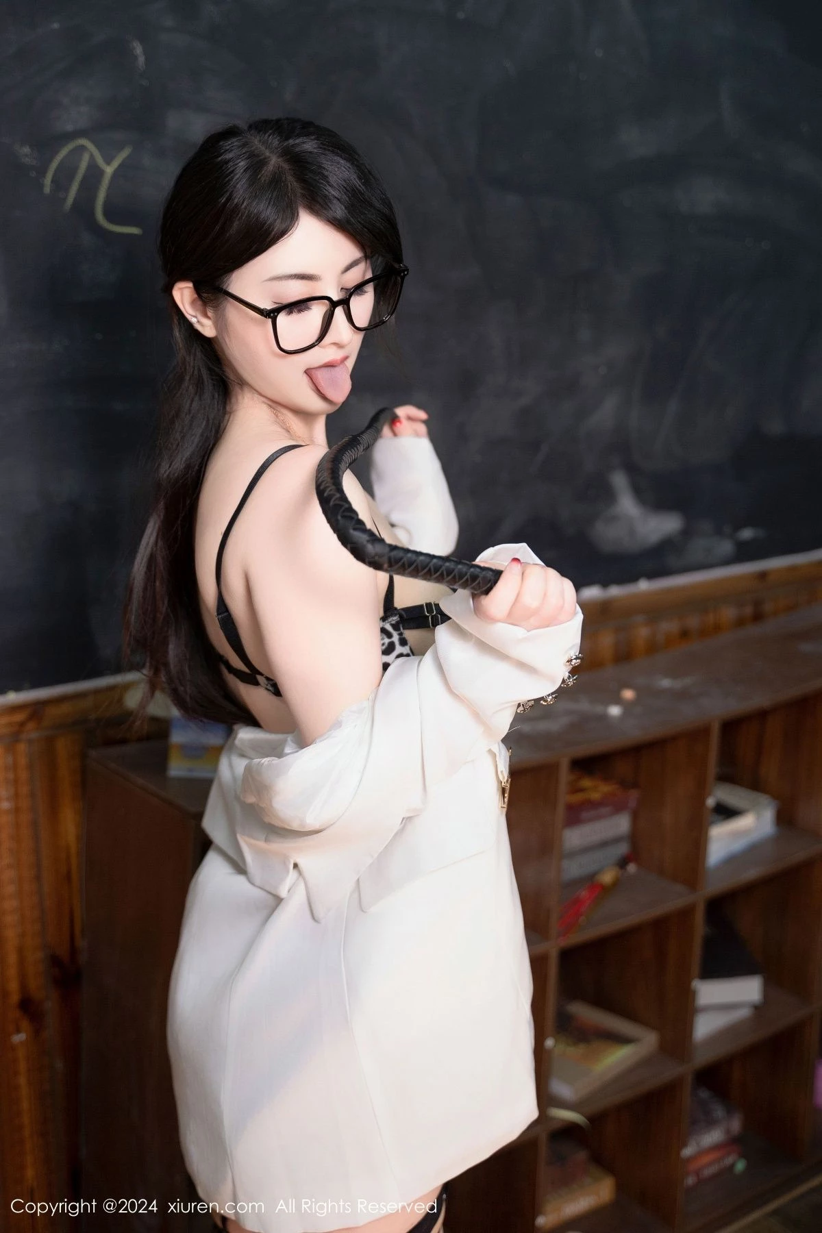 图片[5]-[XiuRen秀人网]第8694期诗诗写真-秀人资源网