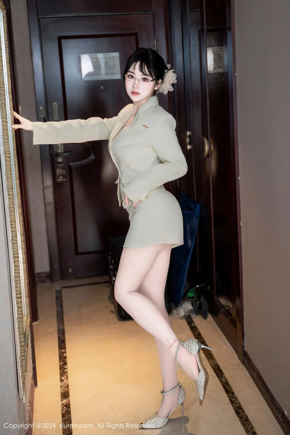 图片[4]-[XiuRen秀人网]第8717期汐汐爱吃草莓写真-秀人资源网