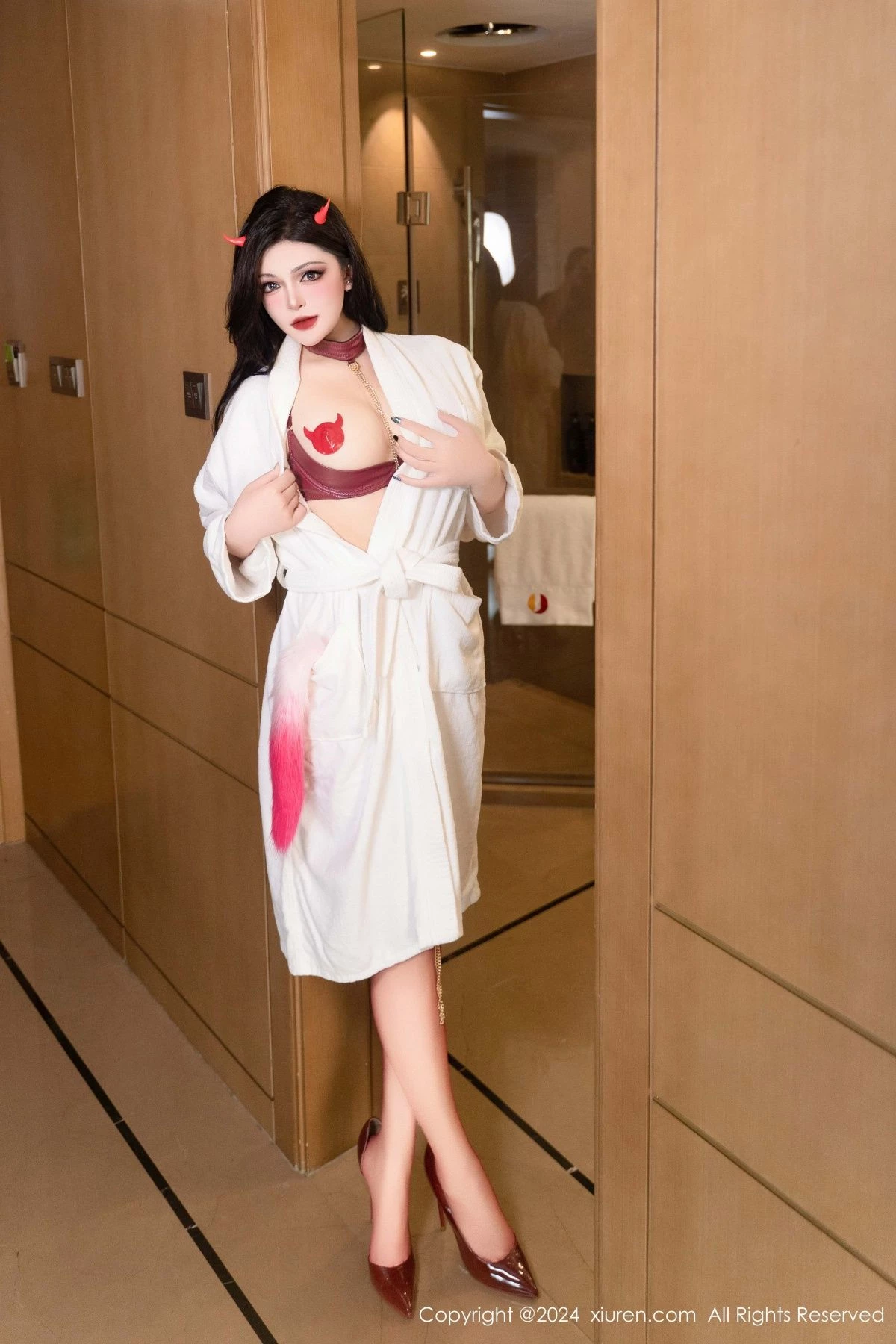 图片[2]-[XiuRen秀人网]第9352期伊丽莎有点白写真-秀人资源网